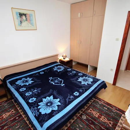 Apartments With A Swimming Pool Novi Vinodolski - 5479