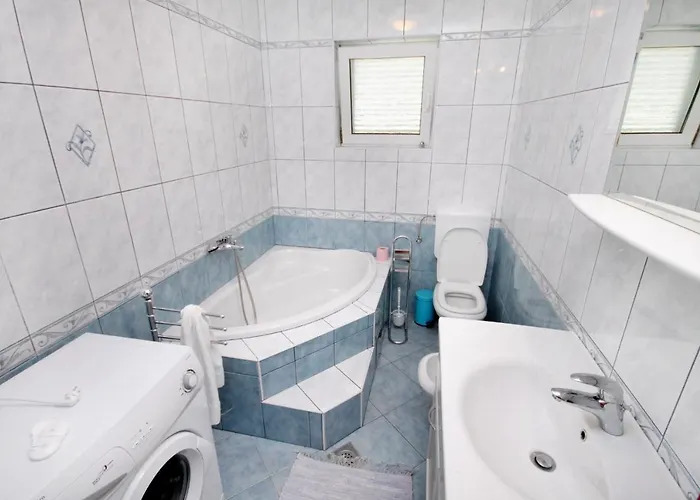 With Swimming Pool - 5479 Апартаменты Нови-Винодолски
