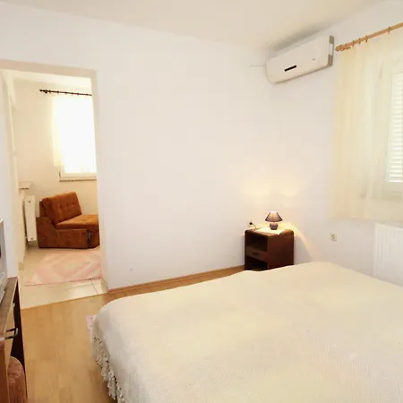 Apartman With Swimming Pool - 5479 *