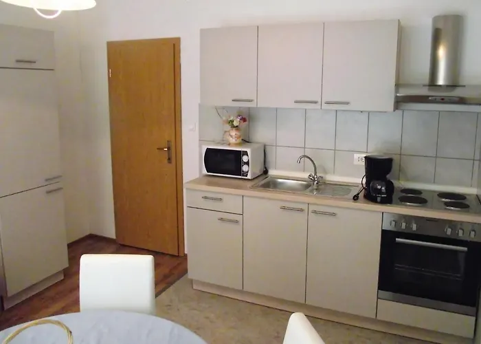 With Swimming Pool - 5479 נובי ווינודולסקי