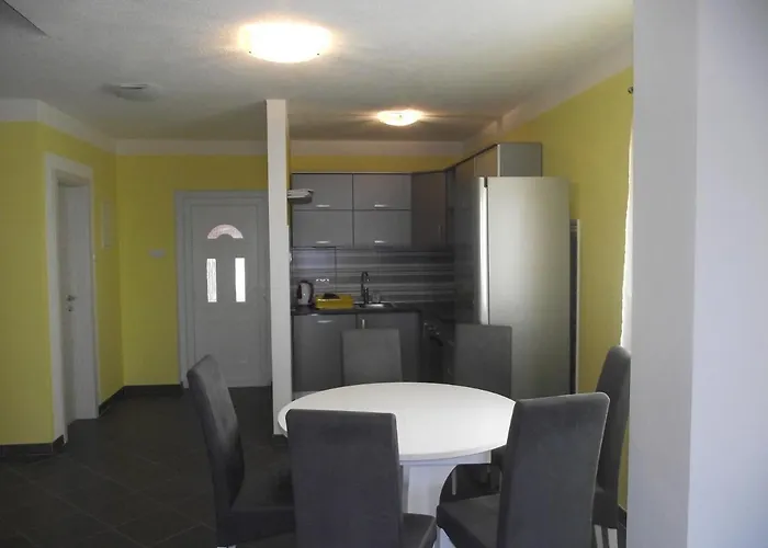 With Swimming Pool - 5479 נובי ווינודולסקי